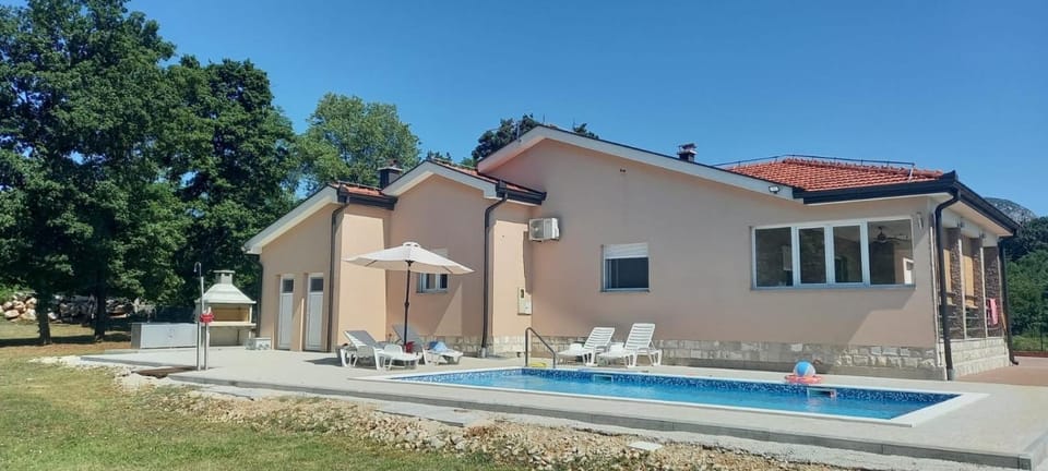Property building, Garden, Garden view, Pool view, Swimming pool, sunbed
