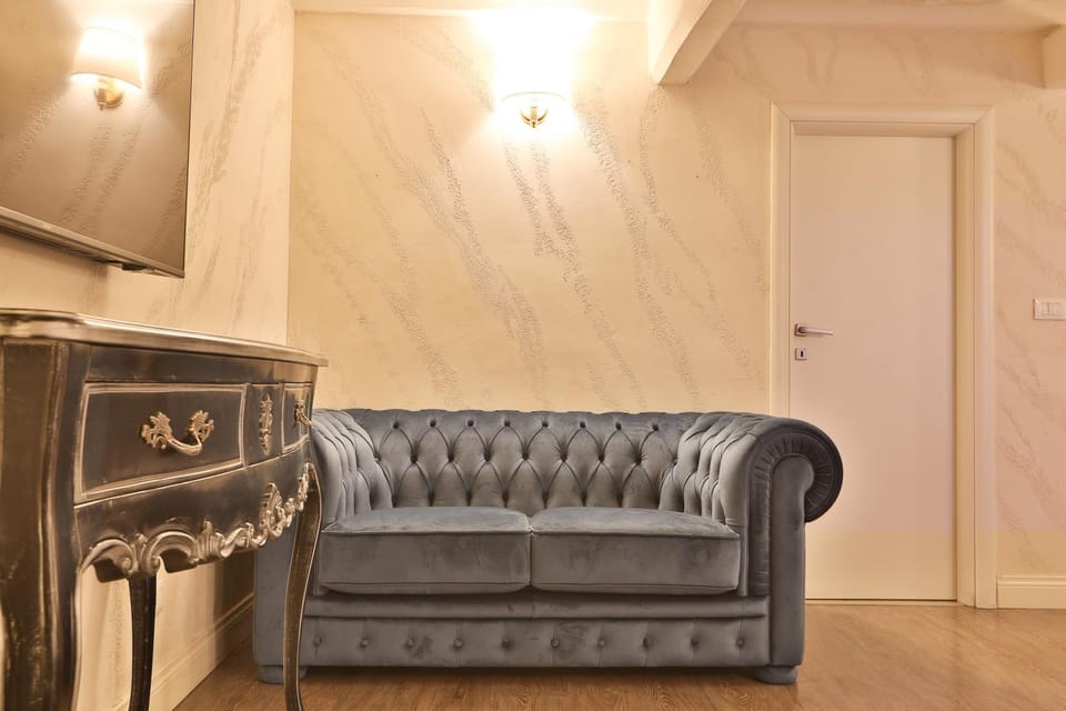 Grottini Luxury Suites ~ Pantheon Bed and Breakfast in Rome