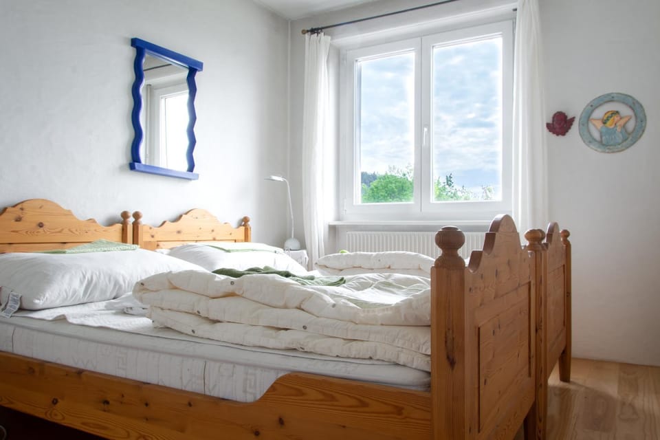 Photo of the whole room, Bedroom, towels