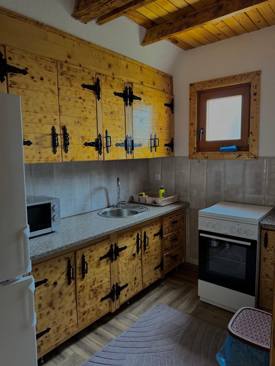 Kitchen or kitchenette, oven, stove