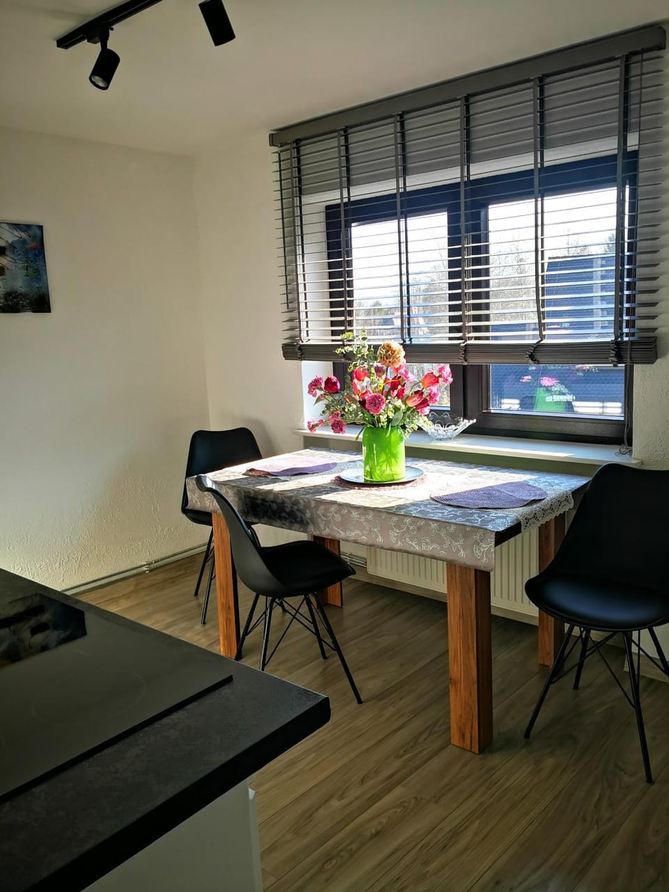 Dining area, kitchen