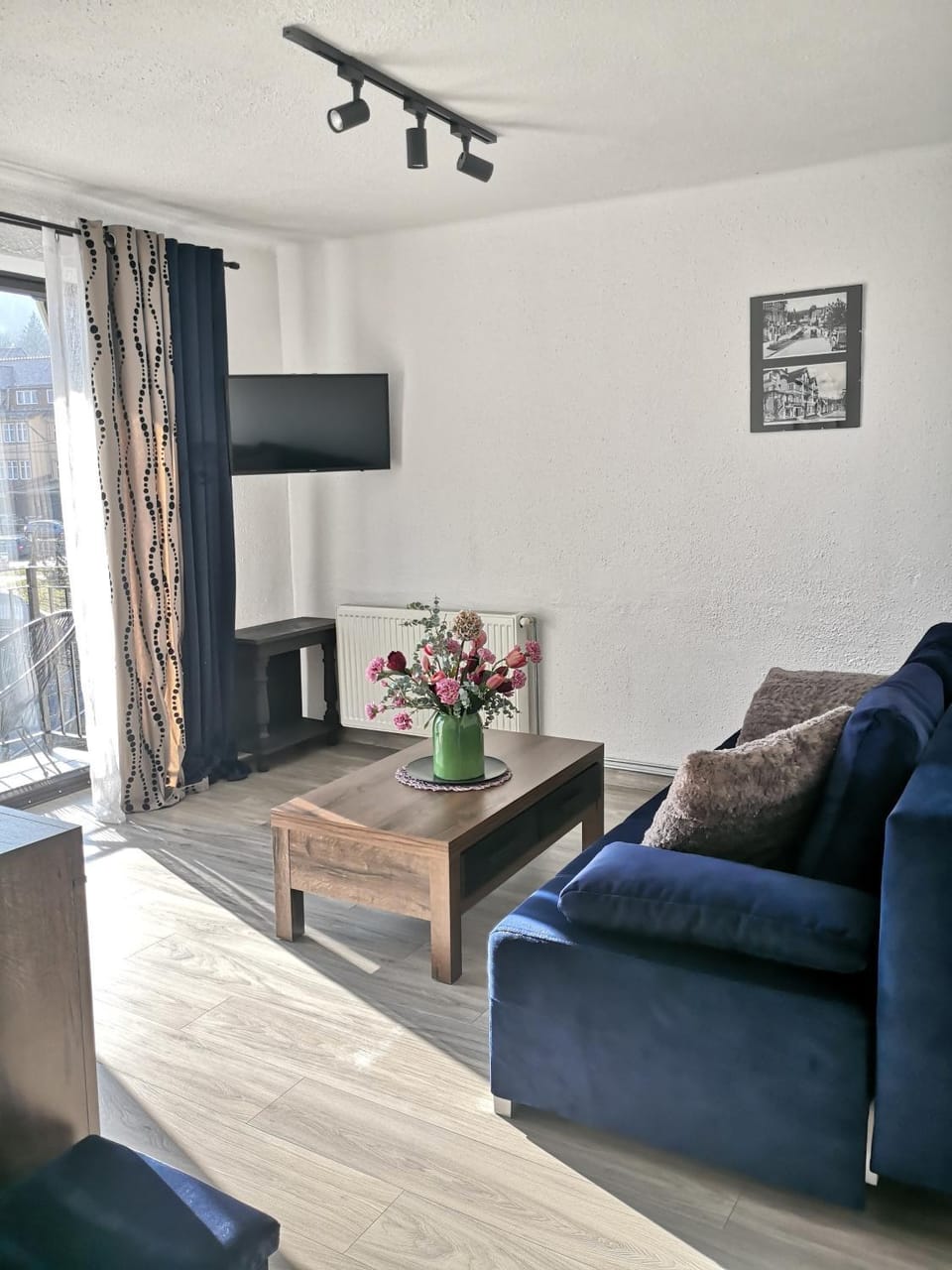 Living room, Seating area, Evening entertainment