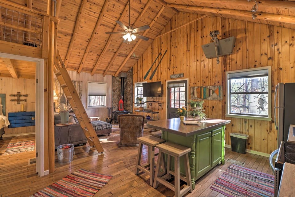 Scenic Greers Ferry Cabin w/ Deck + Fire Pit! Cabin in Greers Ferry Lake