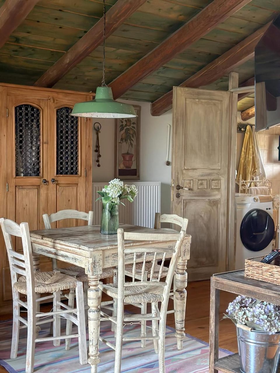 Seating area, Dining area