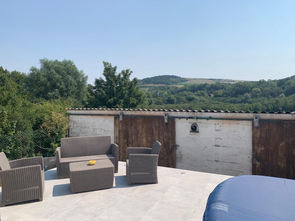 Patio, BBQ facilities
