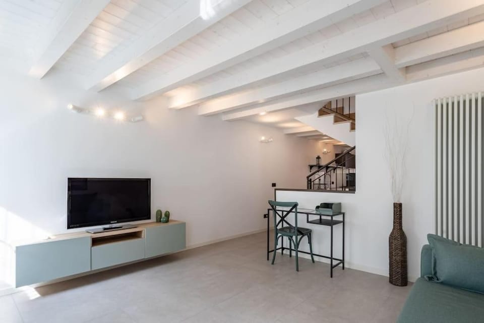 Communal lounge/ TV room, Living room