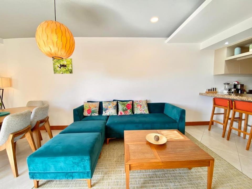 Tropical Luxury 2Bdr condo - Pool view - At the Beach Apartment in Playa Langosta