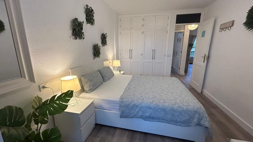 Hübsche Ferienwohnung mit 2 Schlafzimmern, Pool und WLAN, Strandnähe Apartment in Avenida de la Galga
