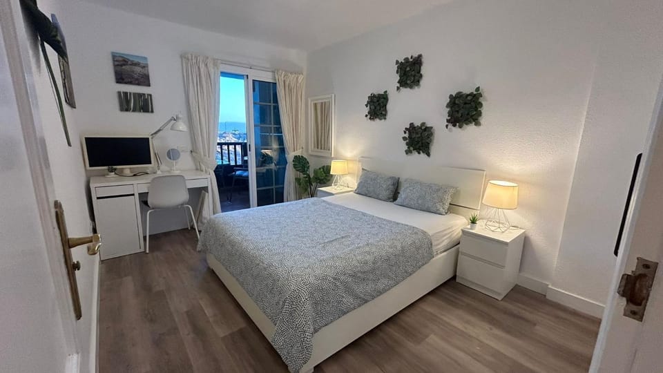 Hübsche Ferienwohnung mit 2 Schlafzimmern, Pool und WLAN, Strandnähe Apartment in Avenida de la Galga