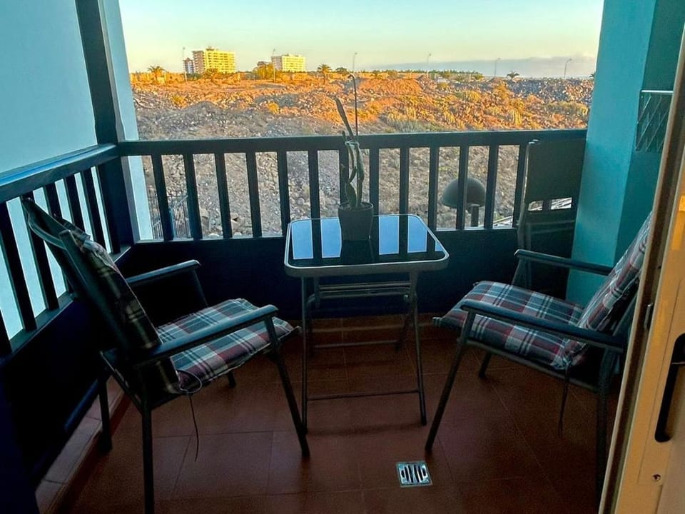 Hübsche Ferienwohnung mit 2 Schlafzimmern, Pool und WLAN, Strandnähe Apartment in Avenida de la Galga