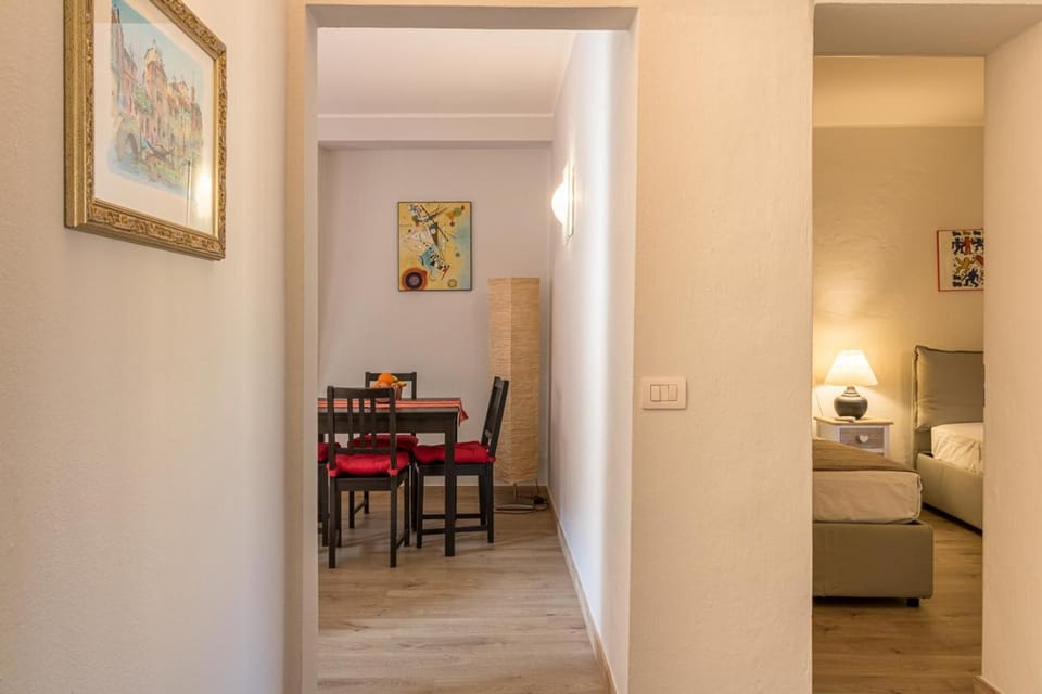 Bed, Living room, Photo of the whole room, Seating area, Dining area, Bedroom