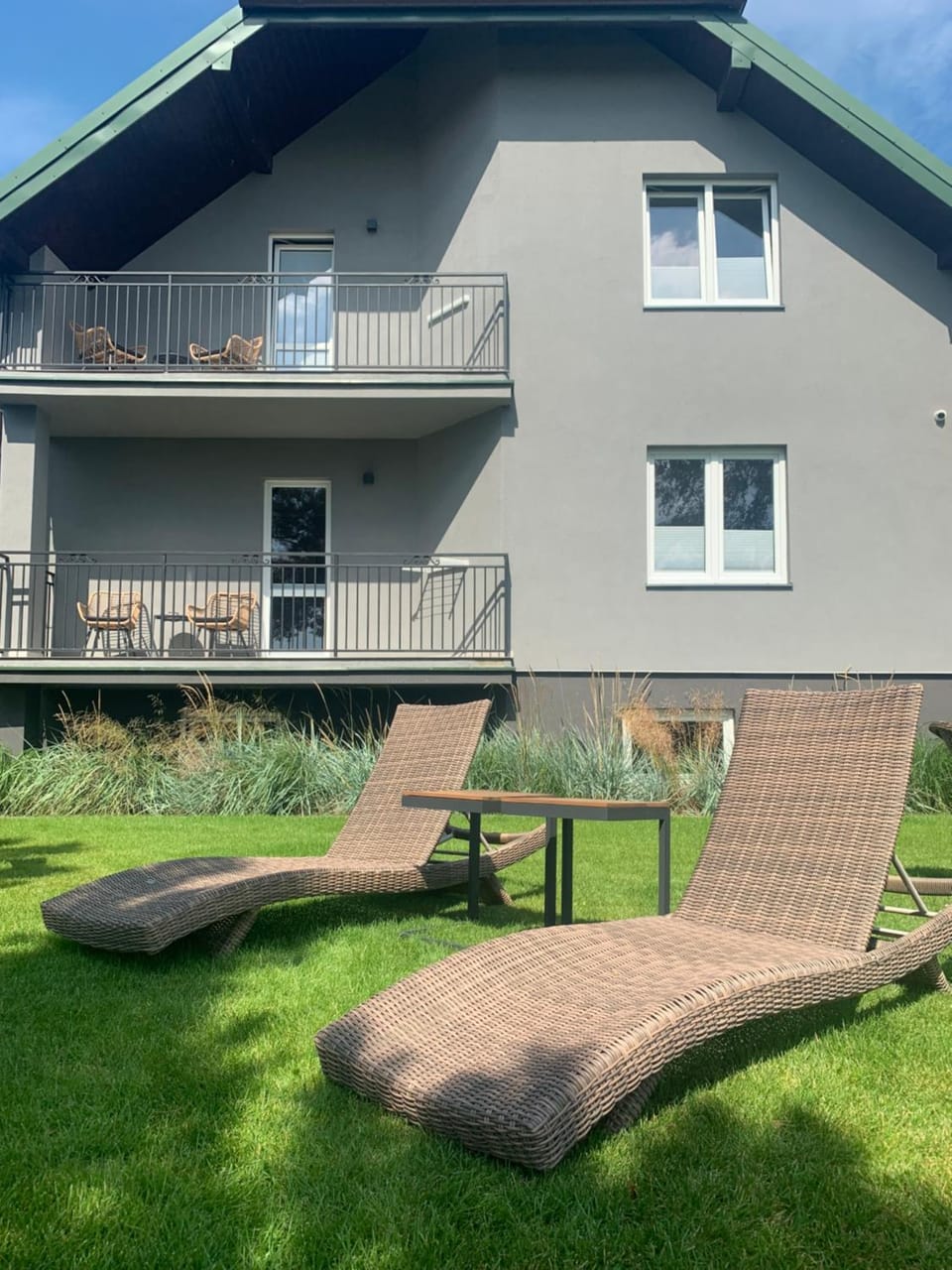 Property building, Day, Natural landscape, Garden, Garden view, sunbed