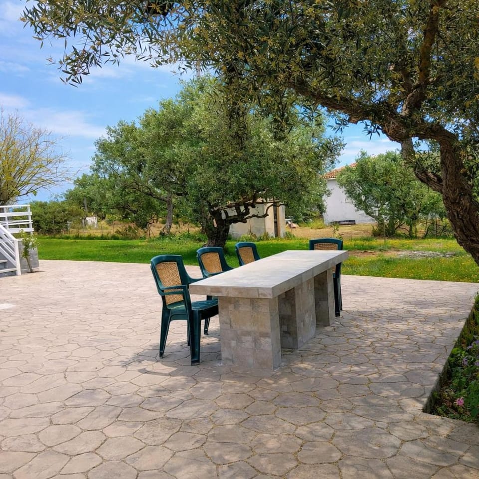 Garden, Dining area