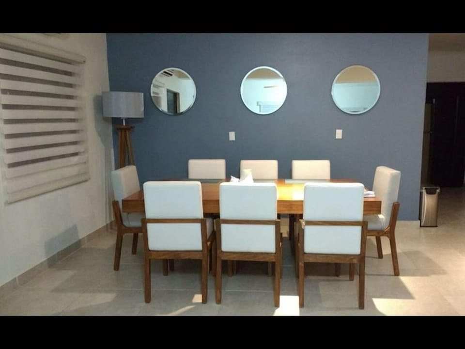 Restaurant/places to eat, Dining area
