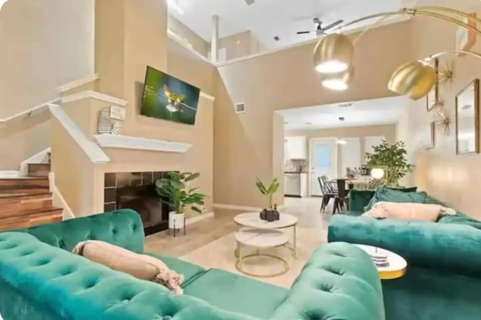 4BR EscapeGames Near Tesla, F1,Trails & Top Eats House in Austin