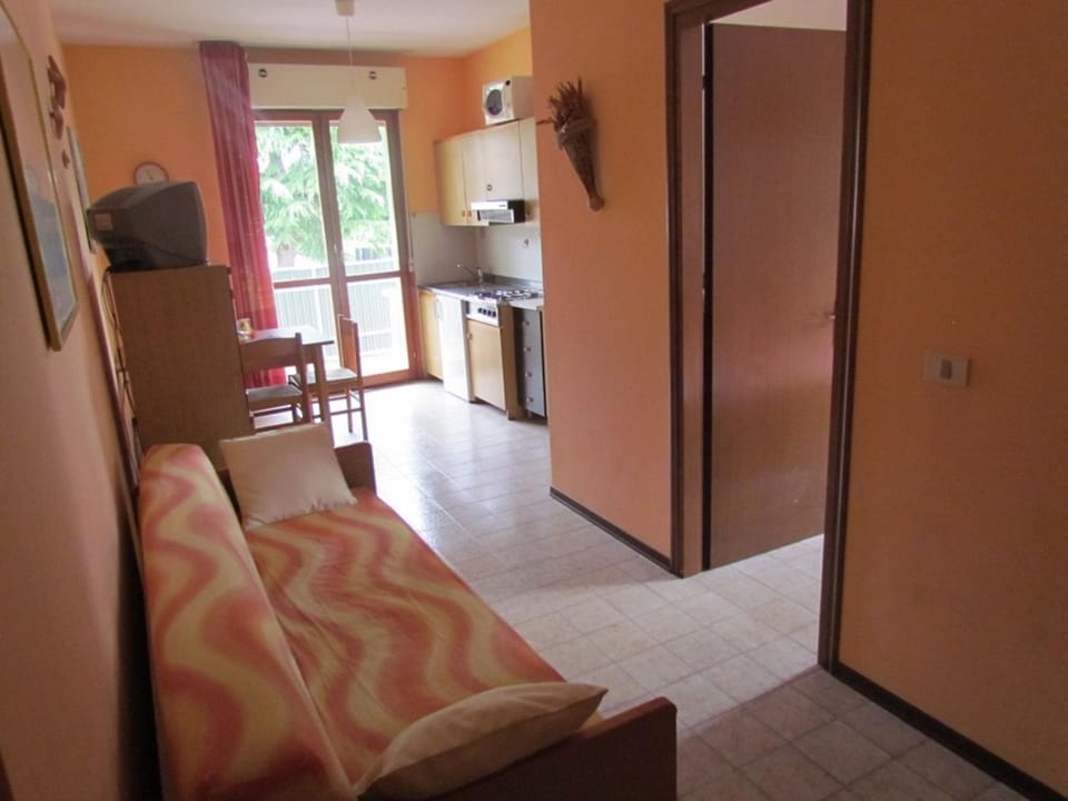 Dining area, kitchen