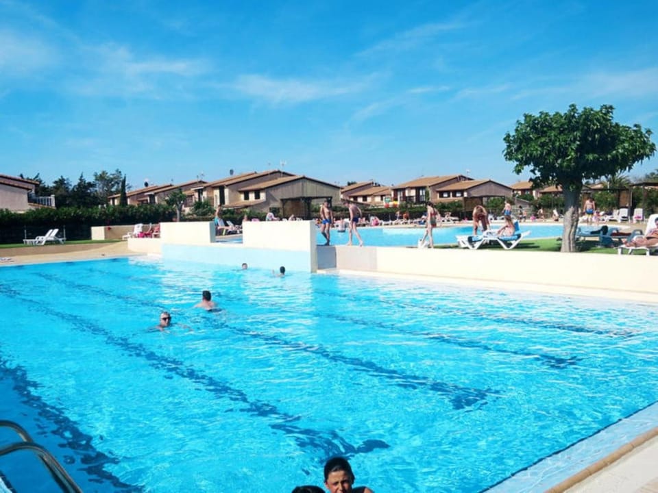 People, Swimming pool