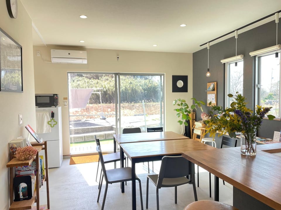 Communal lounge/ TV room, Living room, Dining area