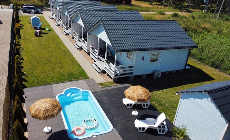 Property building, Day, Neighbourhood, Bird's eye view, Pool view, Swimming pool, Parking, sunbed