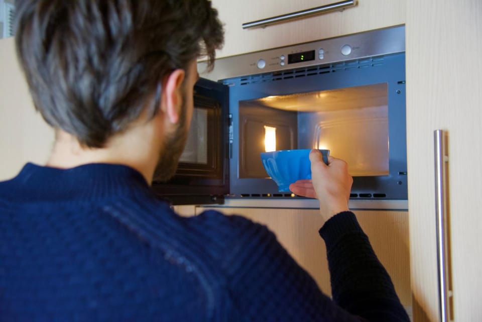 People, Kitchen or kitchenette, Living room, Food and drinks, Dining area, Area and facilities, Area and facilities, Drinks