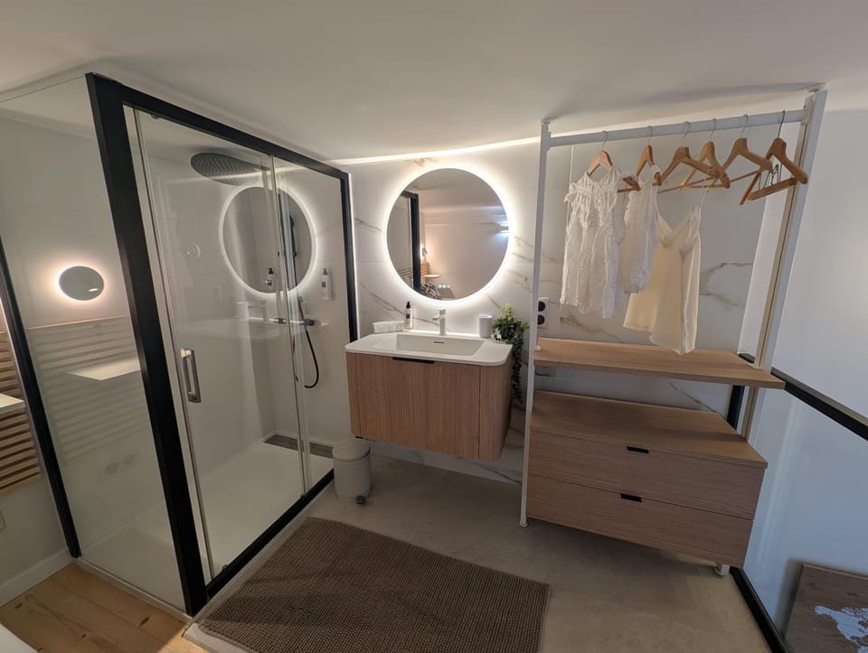 Bathroom, wardrobe