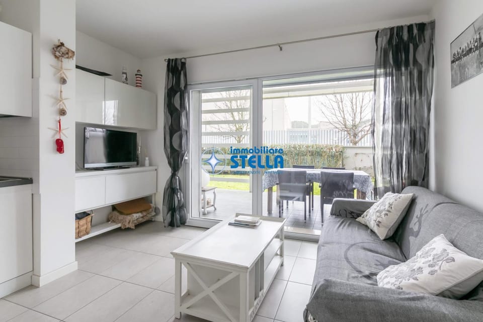 Living room, air conditioner