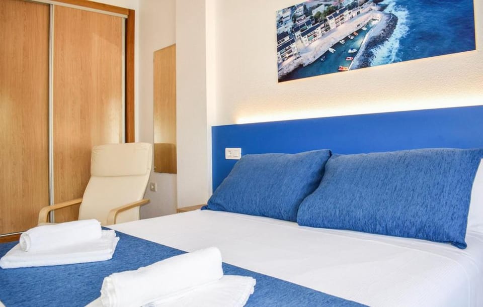 Bed, Photo of the whole room, towels, wardrobe