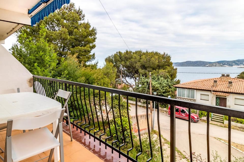 Carboneras 45 - Apartamento con terraza Apartment in Alt Empordà