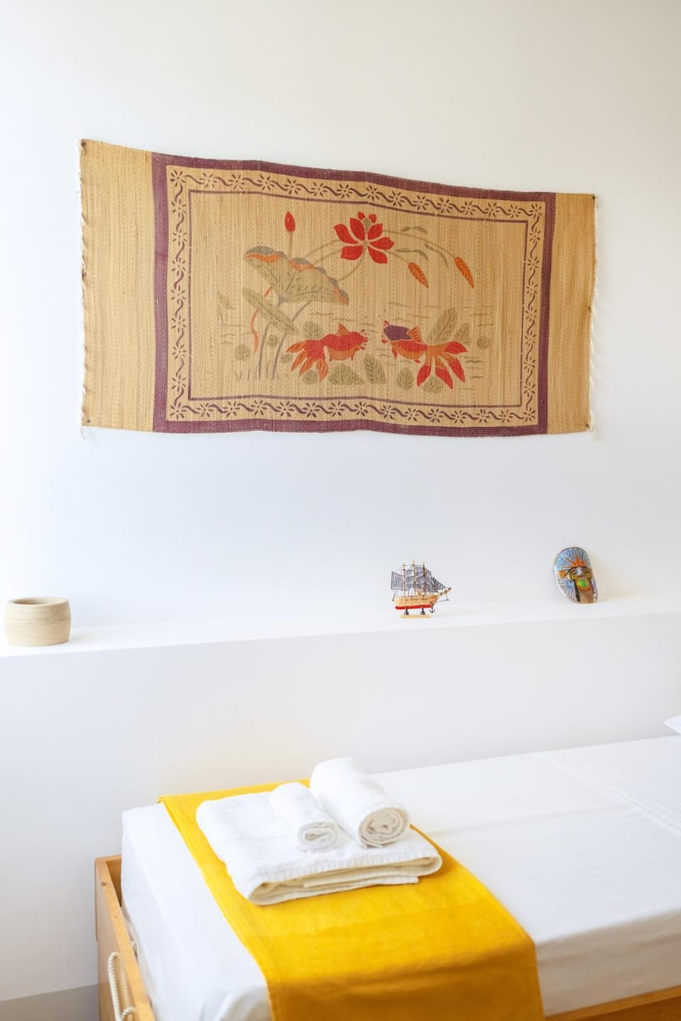 Bed, Photo of the whole room, Decorative detail, Bedroom