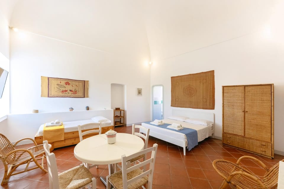 Bed, Living room, Photo of the whole room, Seating area, Dining area, Bedroom, wardrobe