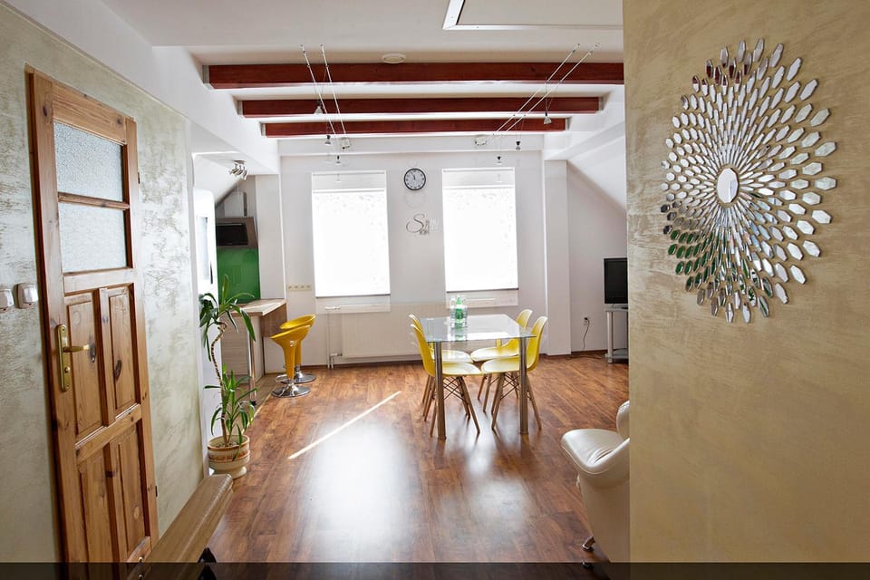 TV and multimedia, Seating area, Dining area