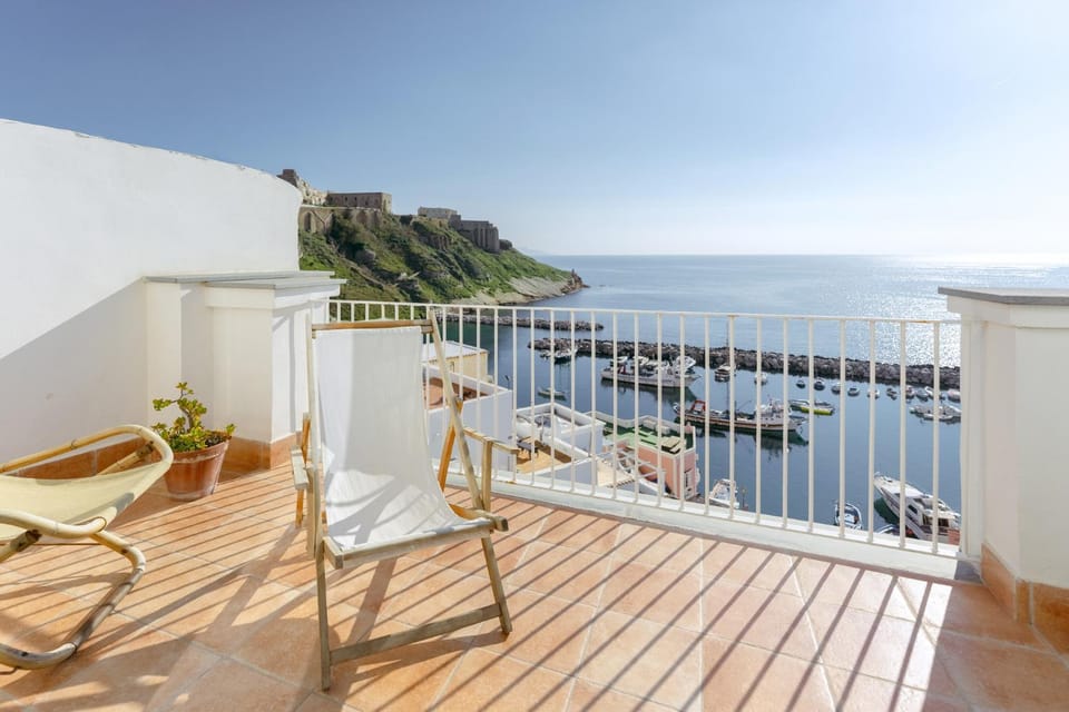 Nearby landmark, Day, Natural landscape, View (from property/room), Balcony/Terrace, Sea view