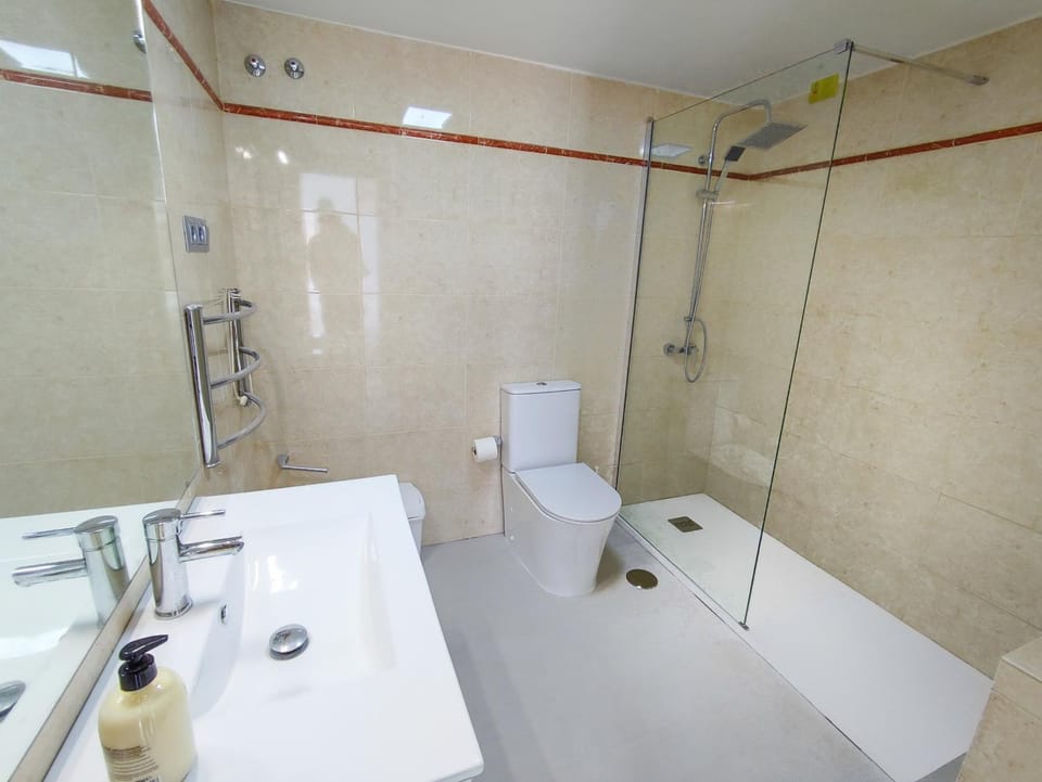 Shower, Bathroom, towels