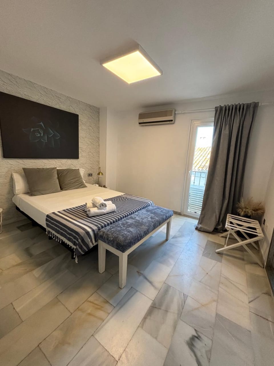 Bed, Photo of the whole room, Bedroom