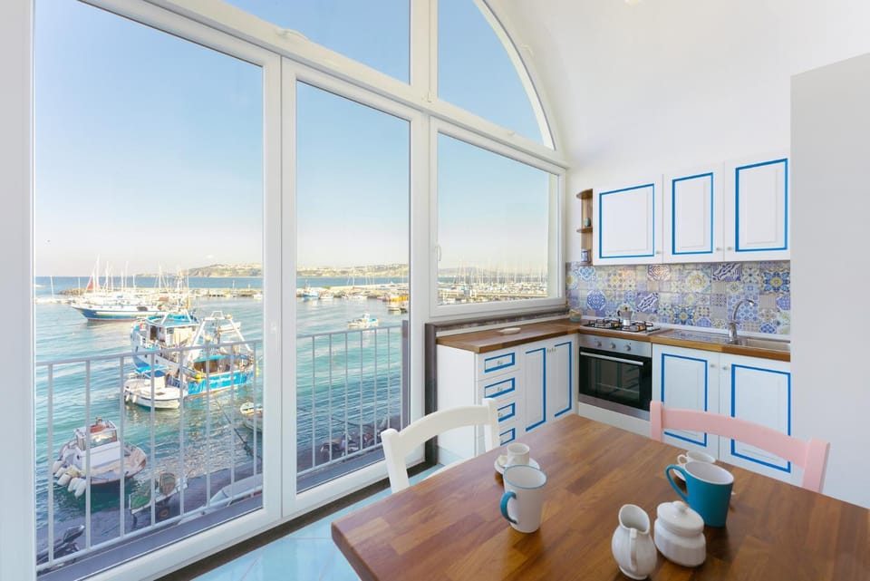 Spring, Day, Natural landscape, Winter, Kitchen or kitchenette, Dining area, Sea view, Sea view, Seasons, Sunrise, Sunset, pet friendly, stove, kitchen