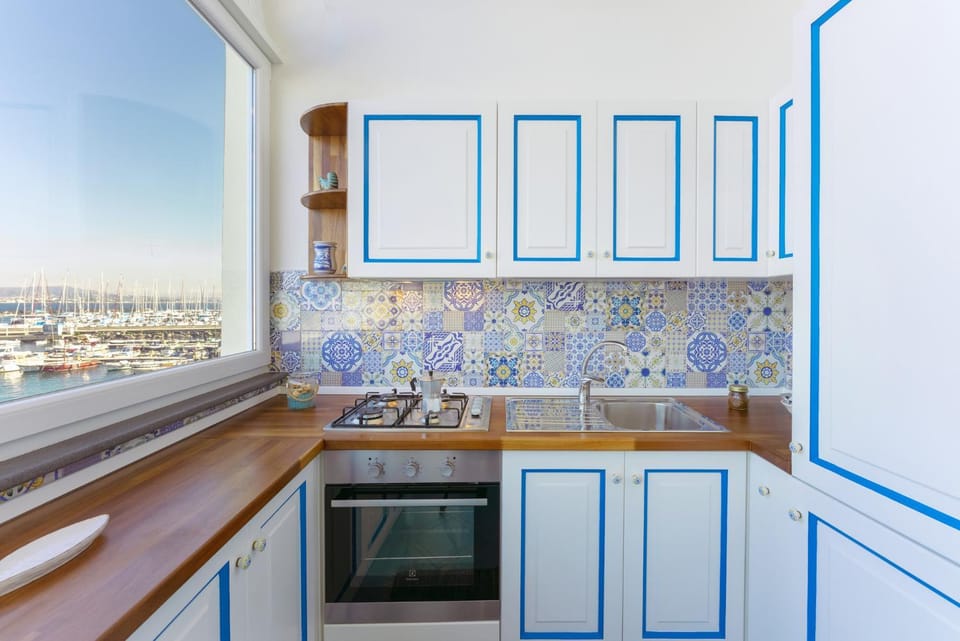 Kitchen or kitchenette, pet friendly, stove, kitchen