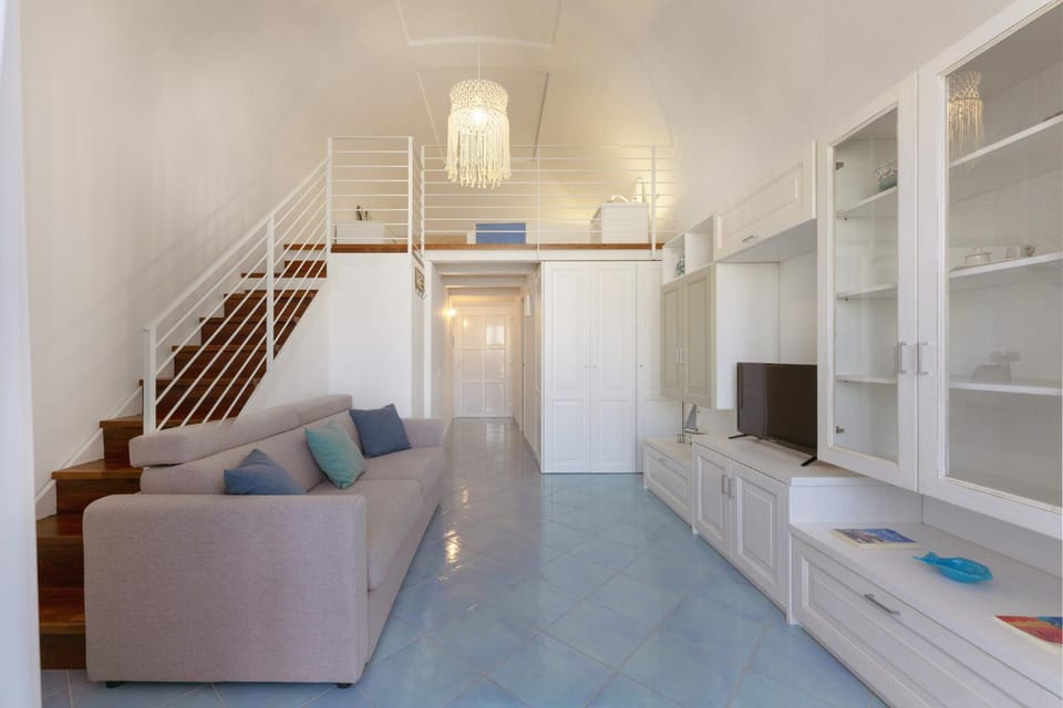 TV and multimedia, View (from property/room), Living room, Seating area, wardrobe