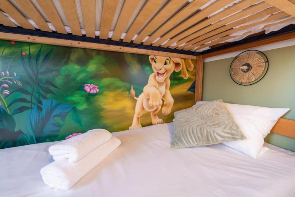 Jungle Duplex with pool 5 min Disneyland Apartment in Chessy