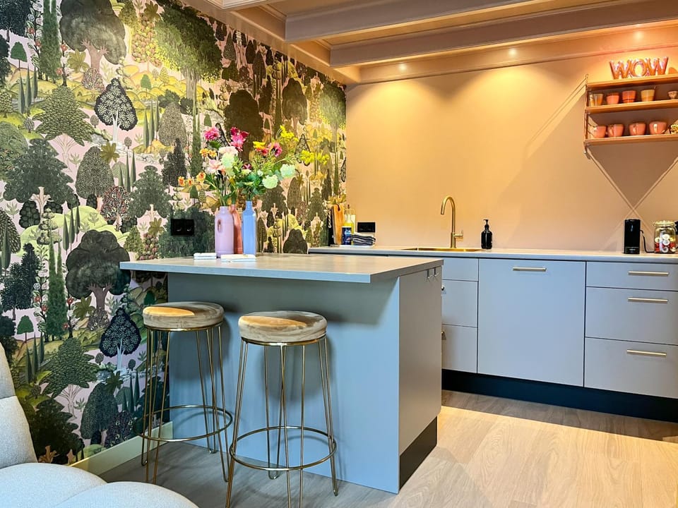Kitchen or kitchenette, Food and drinks