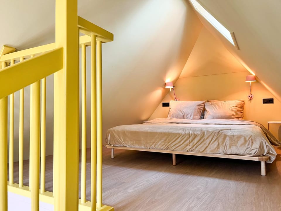 Bed, Photo of the whole room, Bedroom