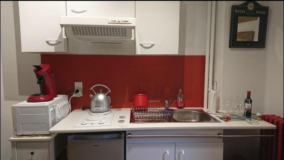 Kitchen or kitchenette, Communal kitchen