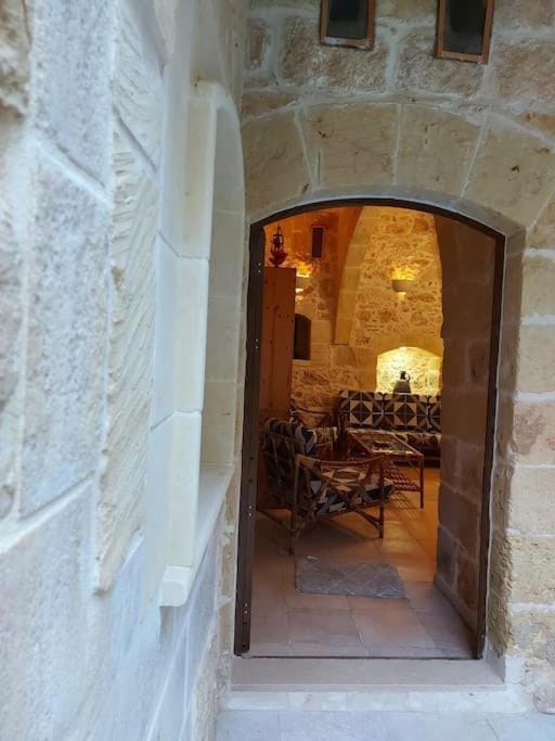 Charming house of character with pool and jacuzzi Villa in Malta