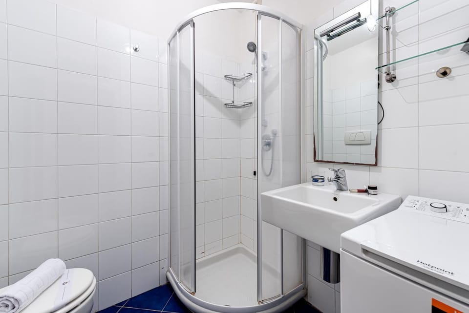 Shower, Toilet, Bathroom, bidet, towels, washing machine