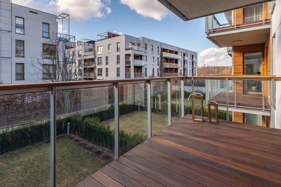 Neighbourhood, Balcony/Terrace