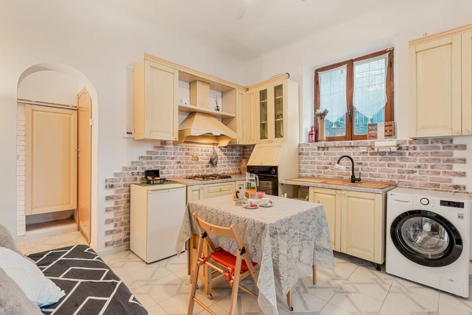 Solarium, Kitchen or kitchenette, kitchen