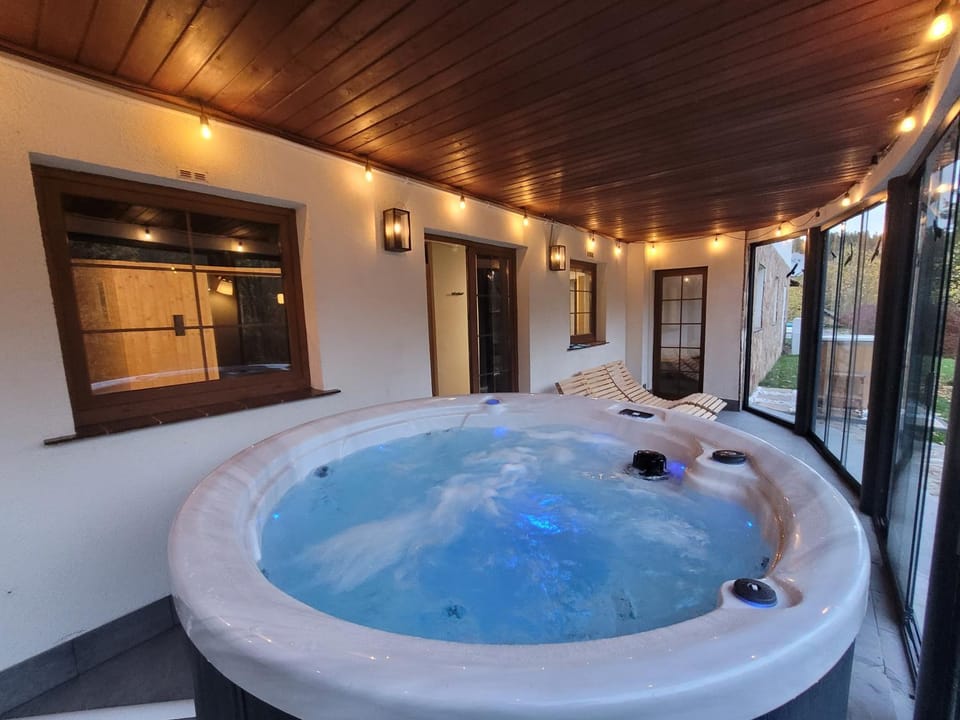 Hot Tub, Spa and wellness centre/facilities
