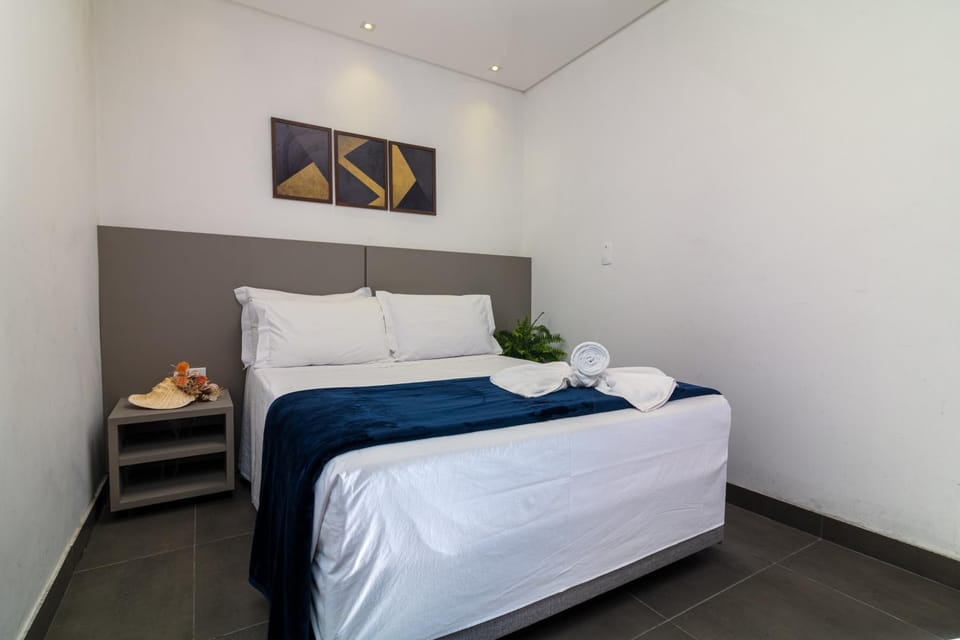Photo of the whole room, Bedroom, towels