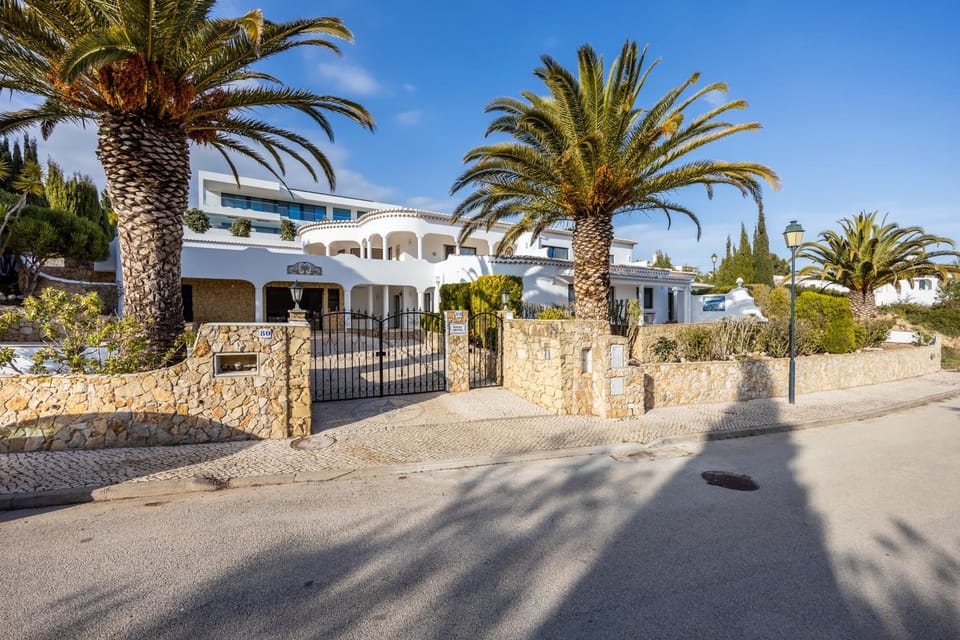 Fortaleza sea view Villa Miramar - Apartment with private pool Apartment in Faro District