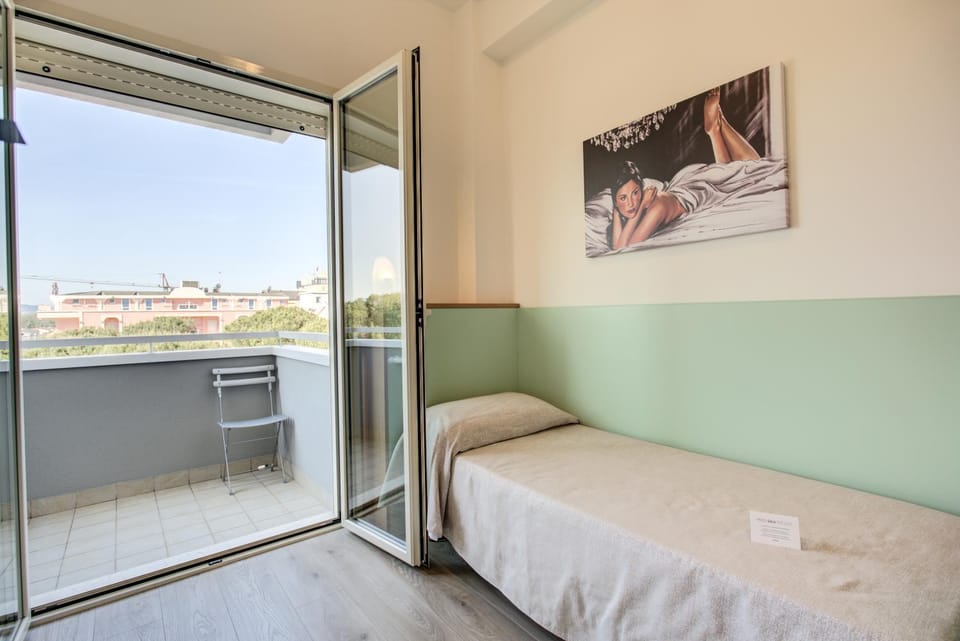 Bed, Balcony/Terrace, Bedroom