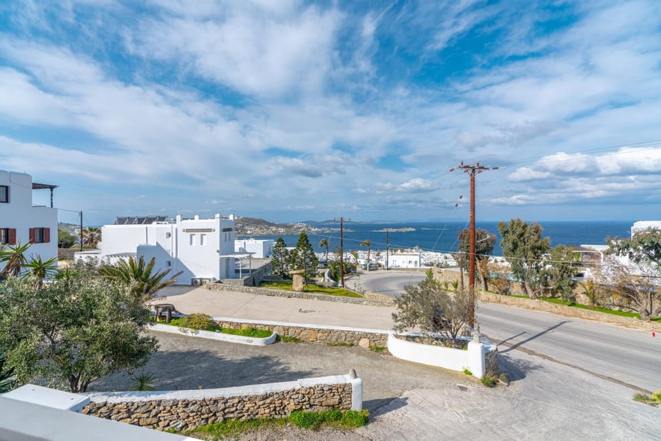 Property building, Day, Neighbourhood, Natural landscape, Sea view, Street view